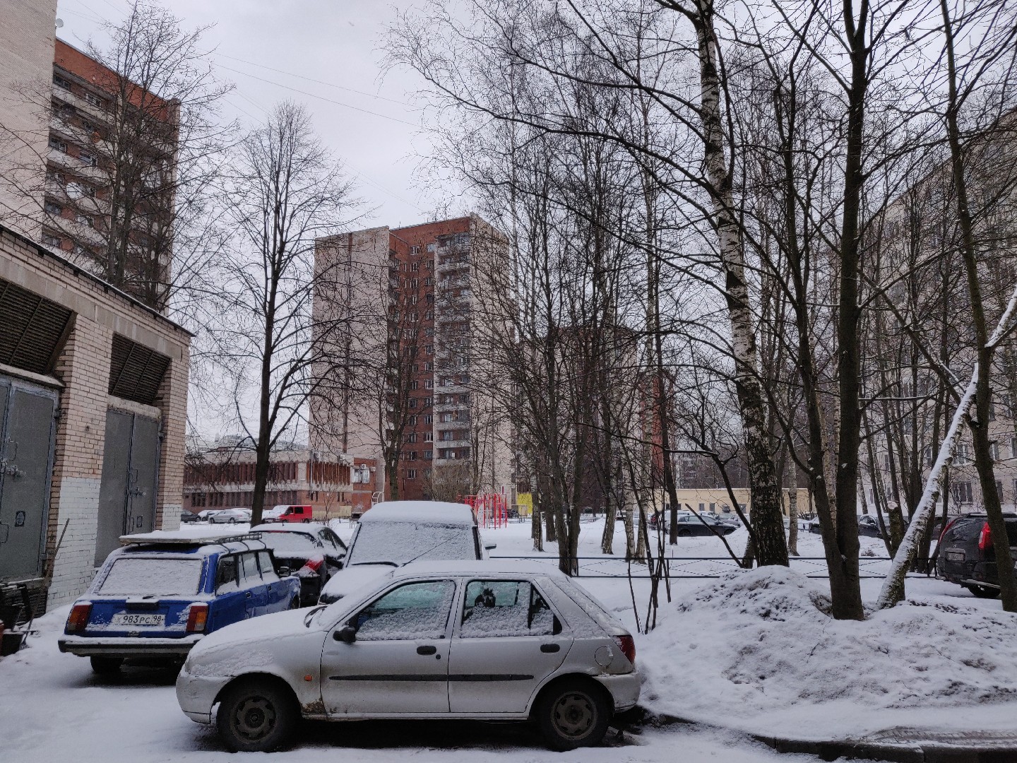 г. Санкт-Петербург, б-р. Серебристый, д. 15-придомовая территория