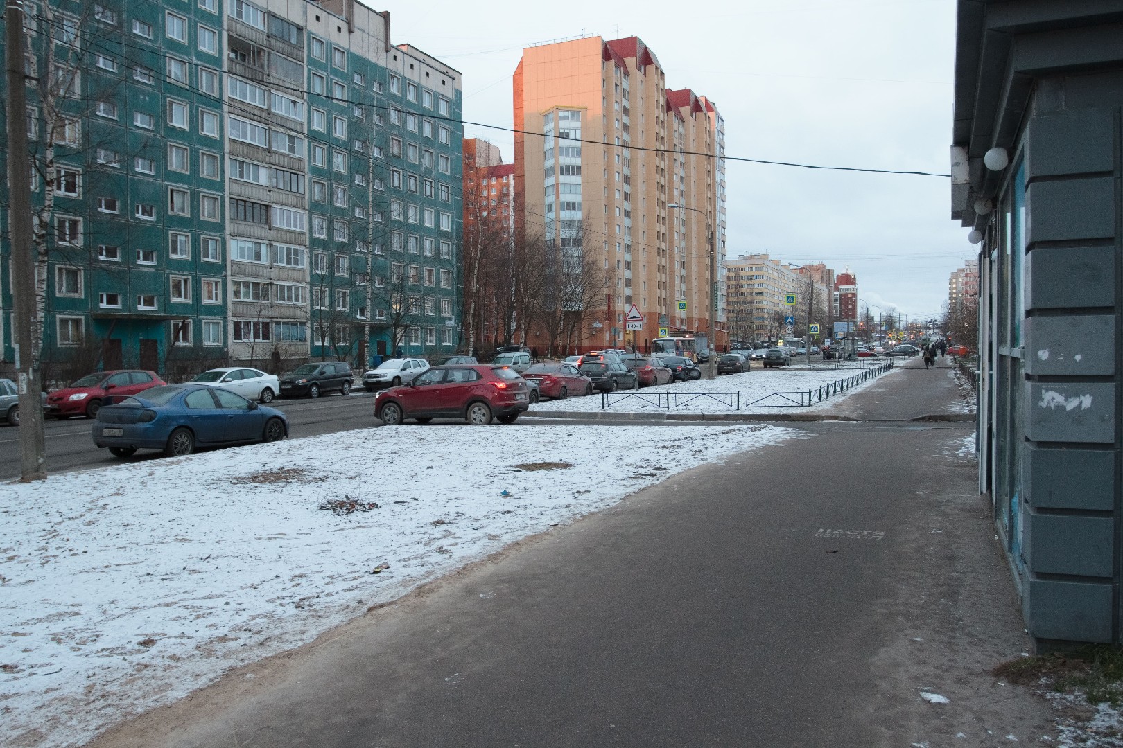 г. Санкт-Петербург, ул. Сикейроса, д. 12-придомовая территория