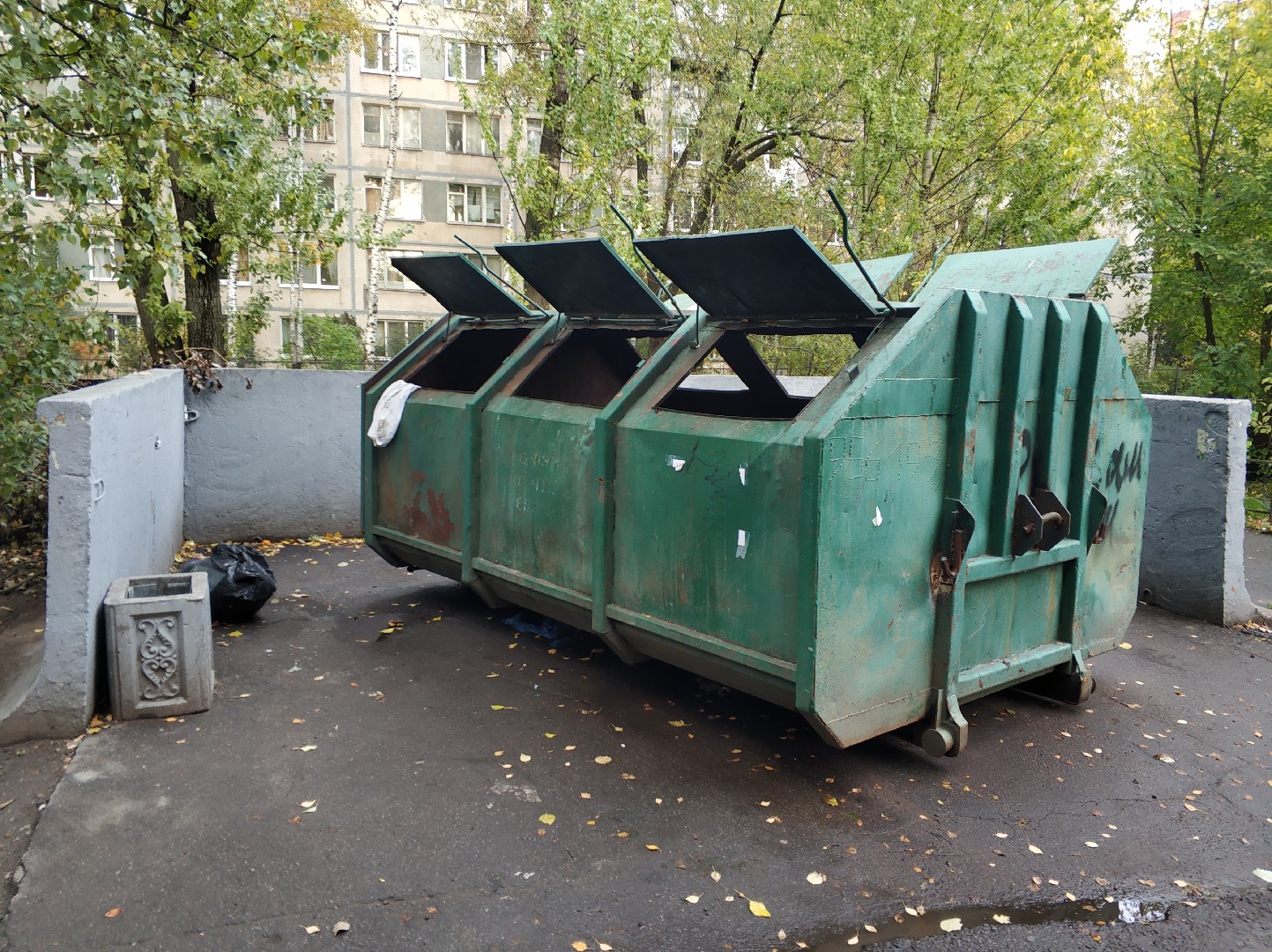 г. Санкт-Петербург, пр-кт. Славы, д. 29-придомовая территория