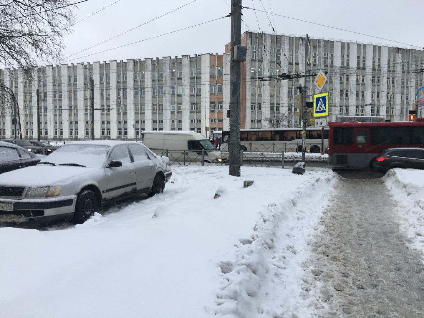 г. Санкт-Петербург, пр-кт. Славы, д. 60-придомовая территория