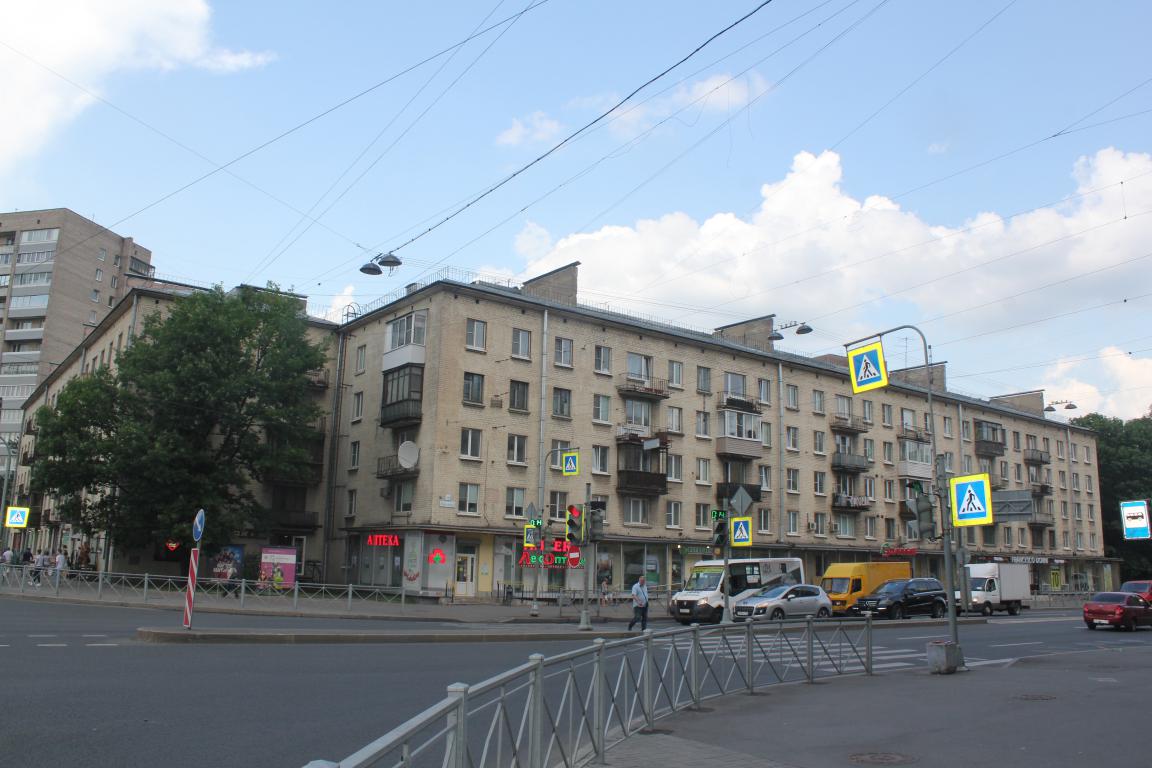 г. Санкт-Петербург, пр-кт. Среднеохтинский, д. 53-фасад здания