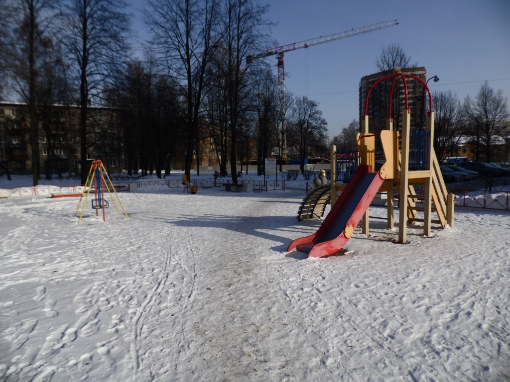 г. Санкт-Петербург, пр-кт. Среднеохтинский, д. 57-придомовая территория