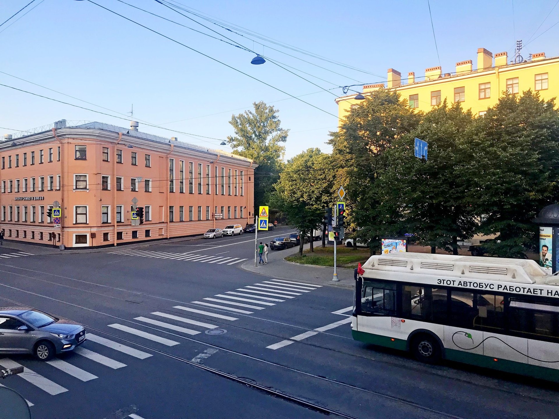 г. Санкт-Петербург, пр-кт. Старо-Петергофский, д. 15, лит. А-придомовая территория