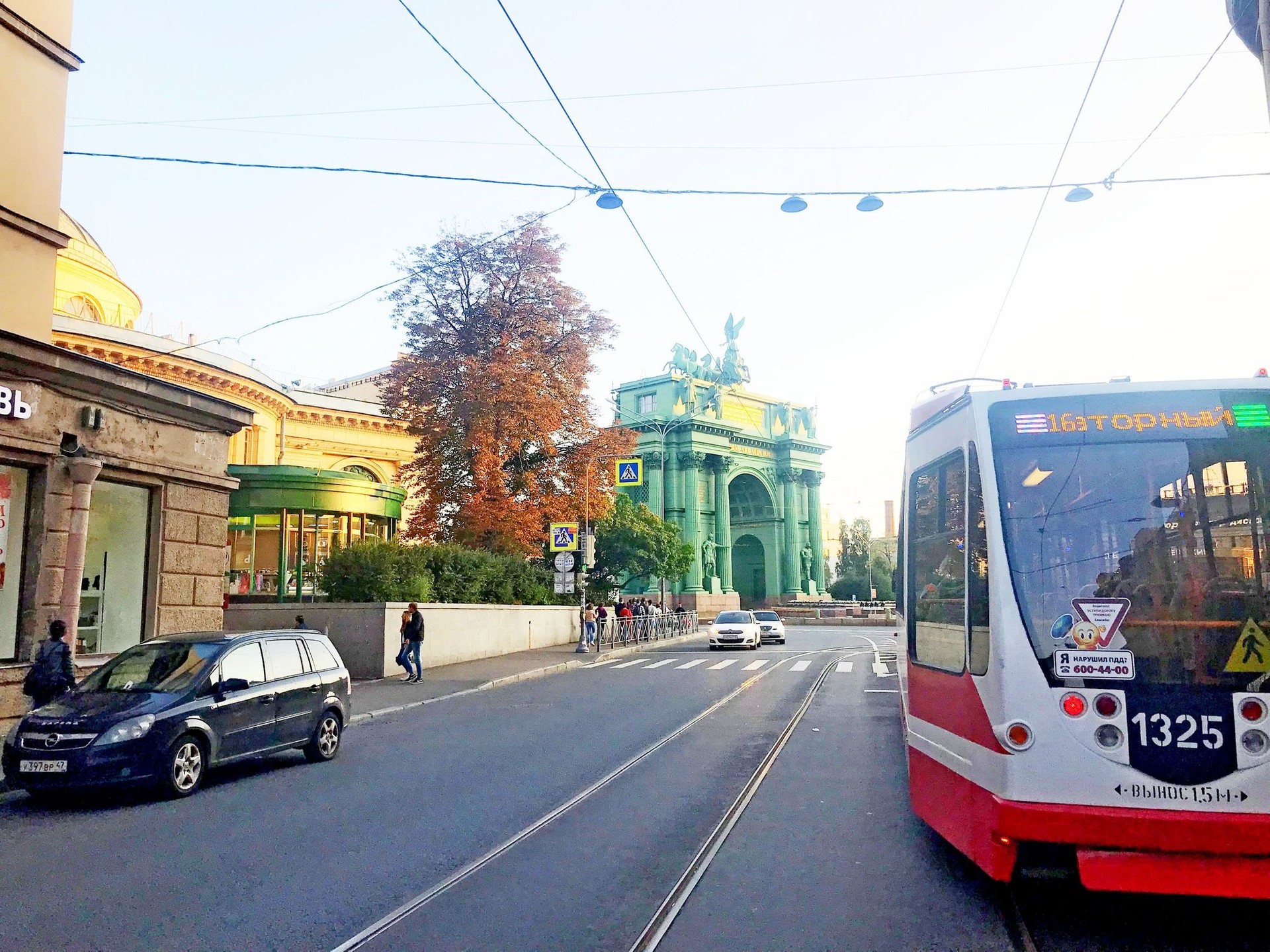 г. Санкт-Петербург, пр-кт. Старо-Петергофский, д. 15, лит. А-придомовая территория