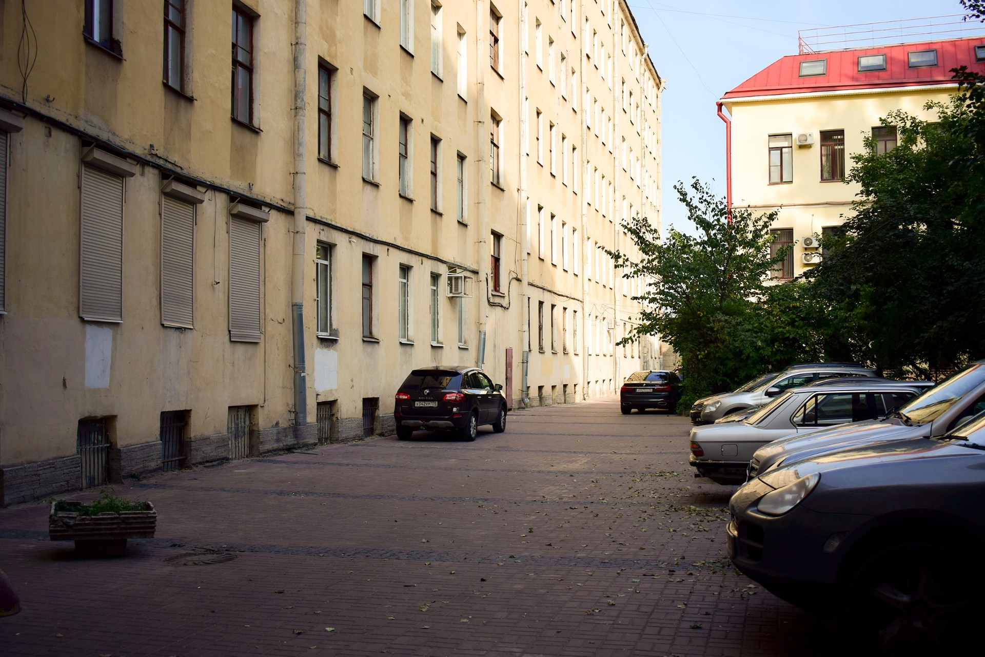 г. Санкт-Петербург, ул. Старорусская, д. 5/3-придомовая территория