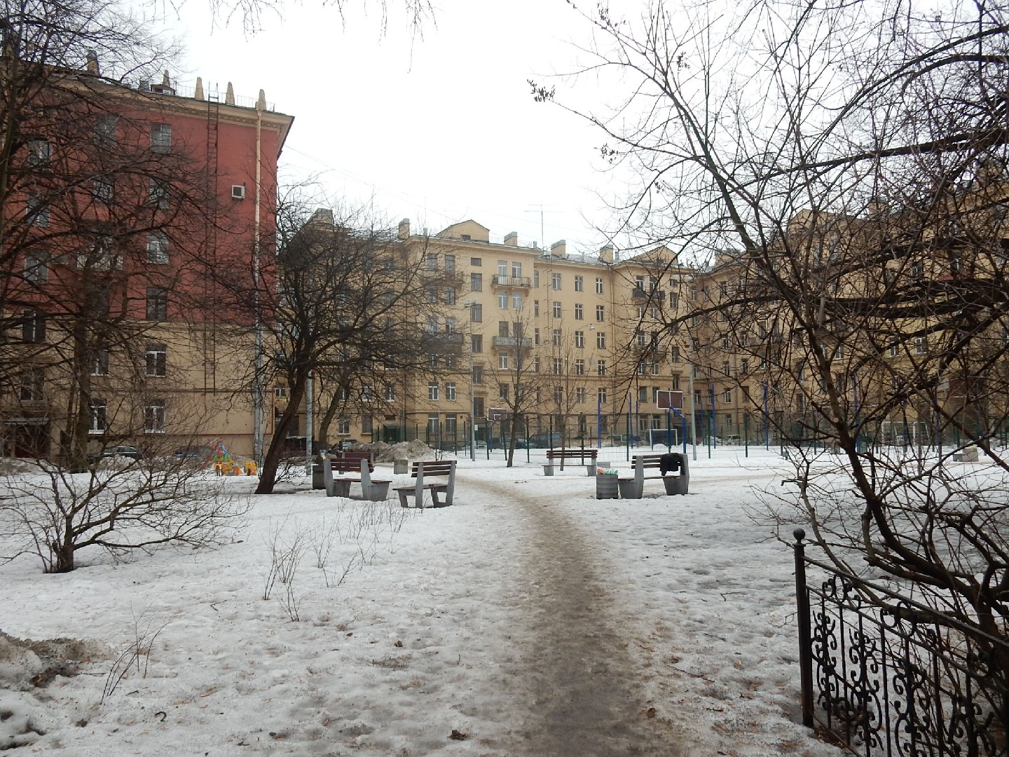 г. Санкт-Петербург, пр-кт. Стачек, д. 67, к. 8, лит. А-придомовая территория