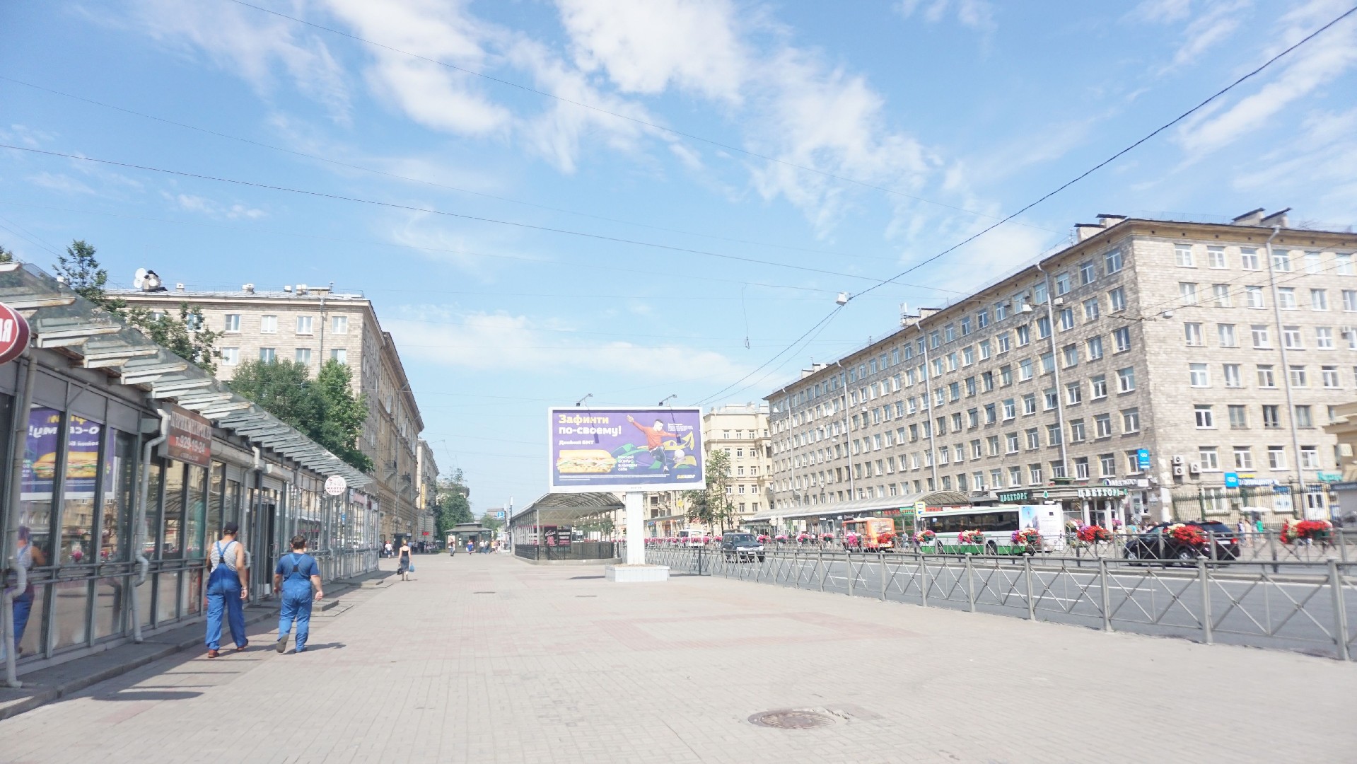 г. Санкт-Петербург, пр-кт. Стачек, д. 75, лит. А-придомовая территория