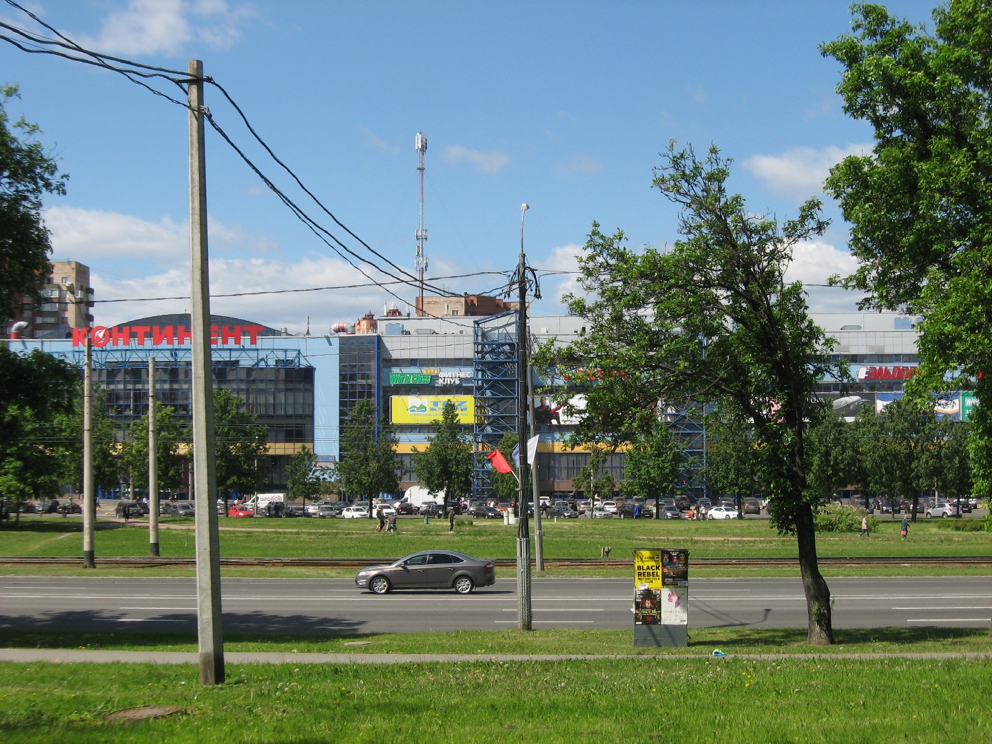 г. Санкт-Петербург, пр-кт. Стачек, д. 124, лит. А-придомовая территория