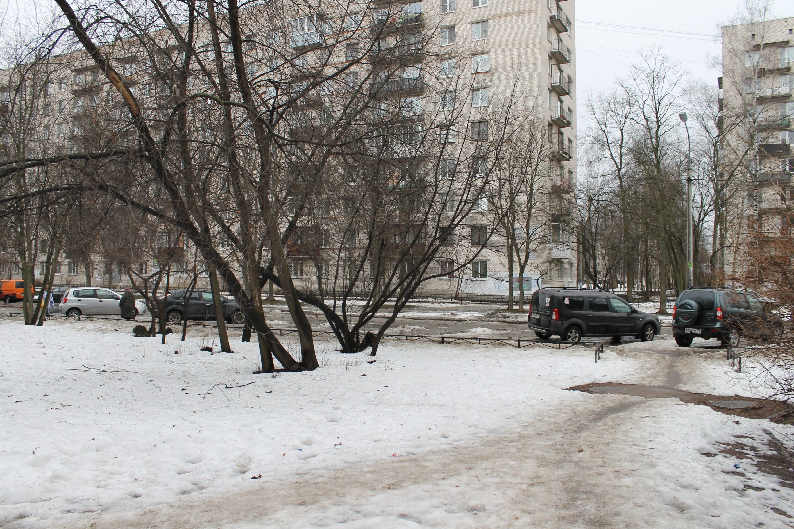 г. Санкт-Петербург, ул. Стойкости, д. 16-придомовая территория