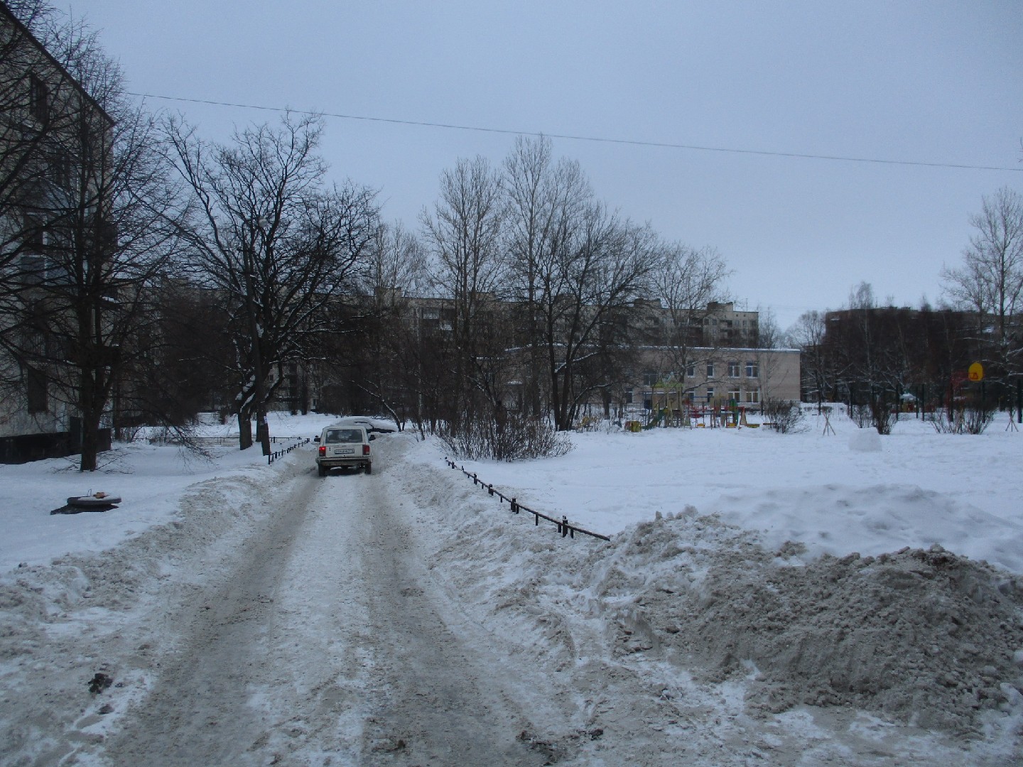 г. Санкт-Петербург, ул. Тамбасова, д. 28, лит. А-придомовая территория