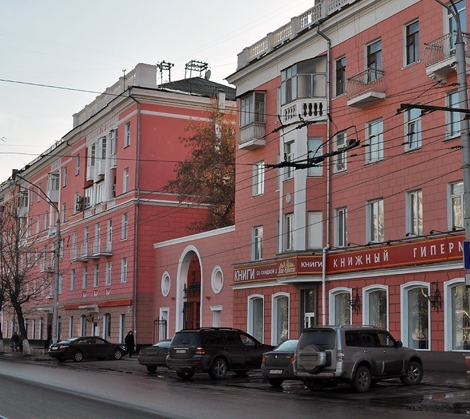 край. Алтайский, г. Барнаул, пр-кт. Ленина, д. 81-фасад здания