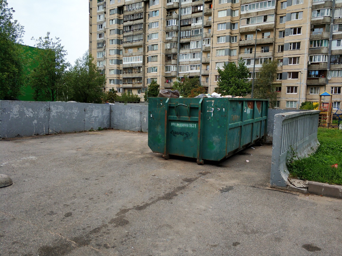 г. Санкт-Петербург, пр-кт. Ударников, д. 36, стр. А-придомовая территория