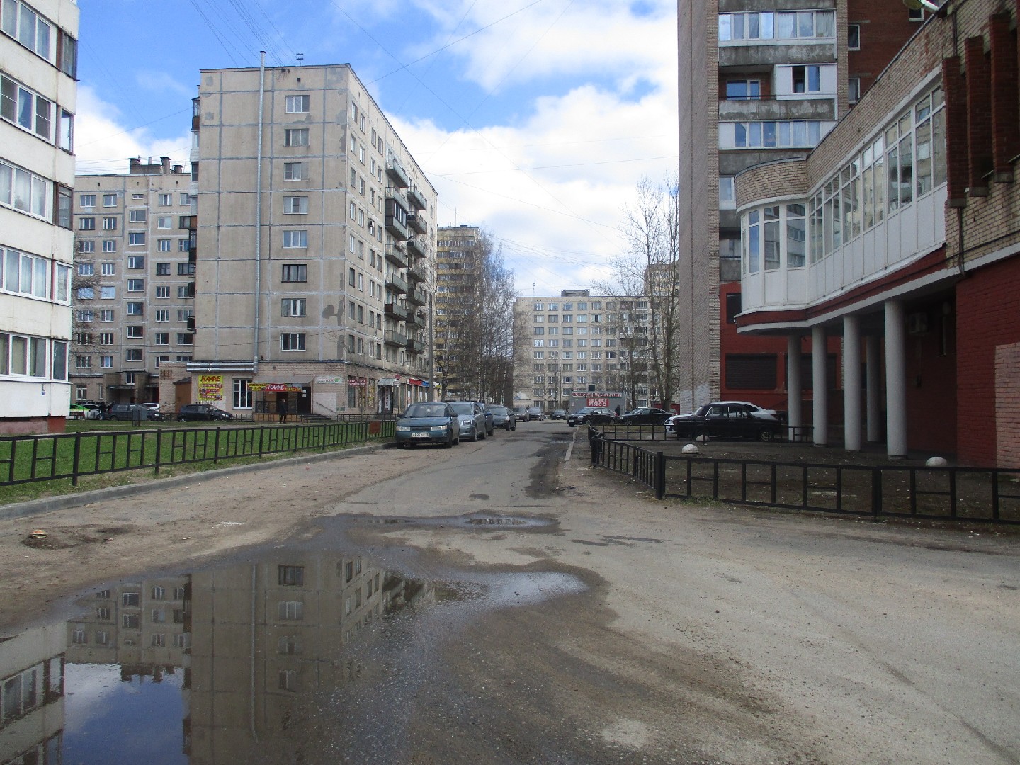 г. Санкт-Петербург, пр-кт. Художников, д. 22, к. 2-придомовая территория