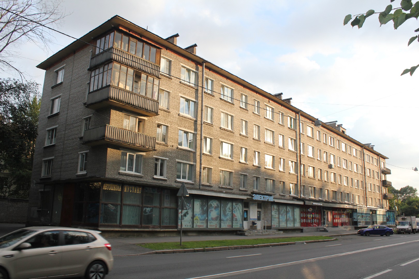 г. Санкт-Петербург, ул. Школьная, д. 14-фасад здания