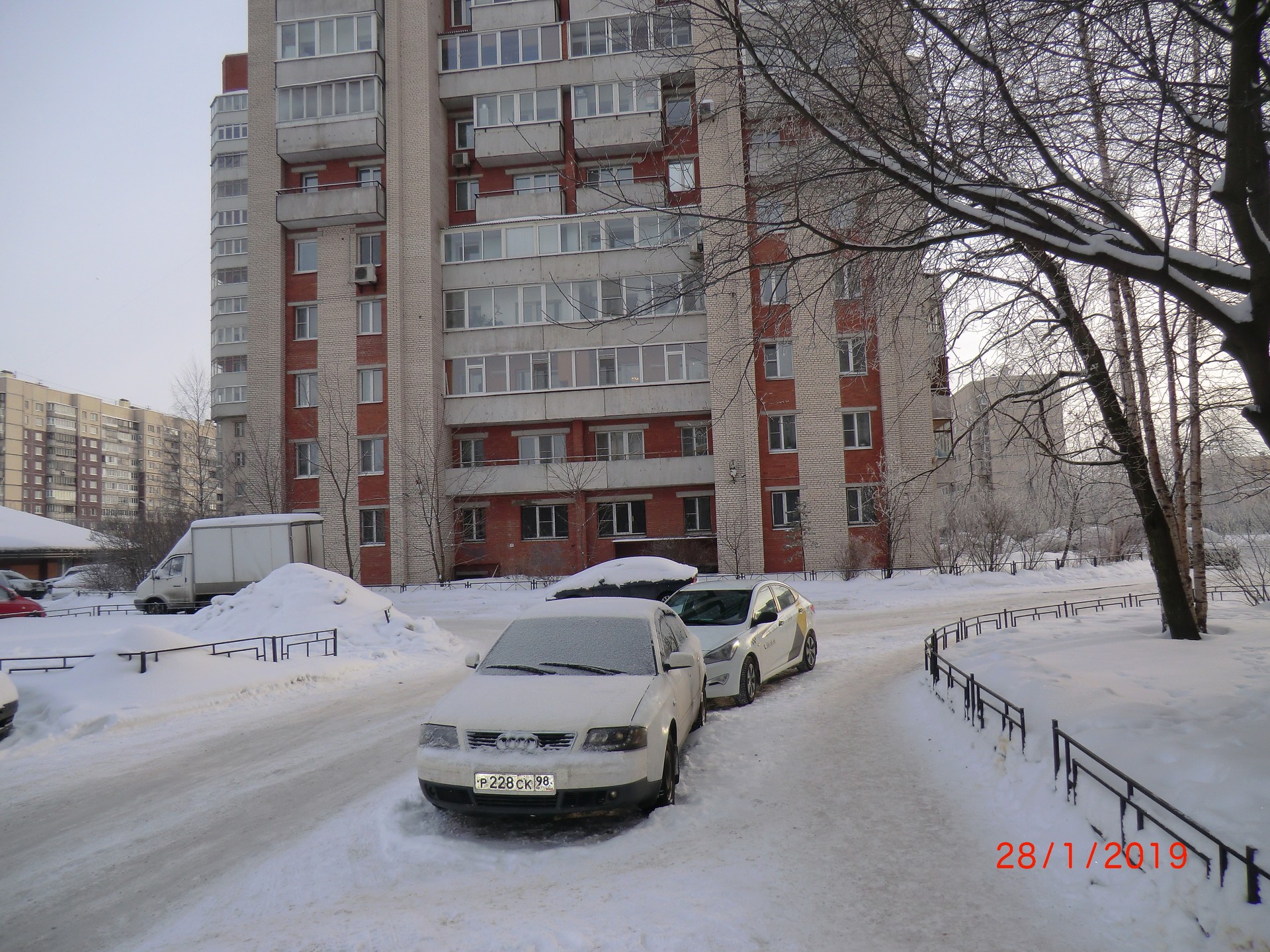 г. Санкт-Петербург, пр-кт. Шлиссельбургский, д. 9-придомовая территория