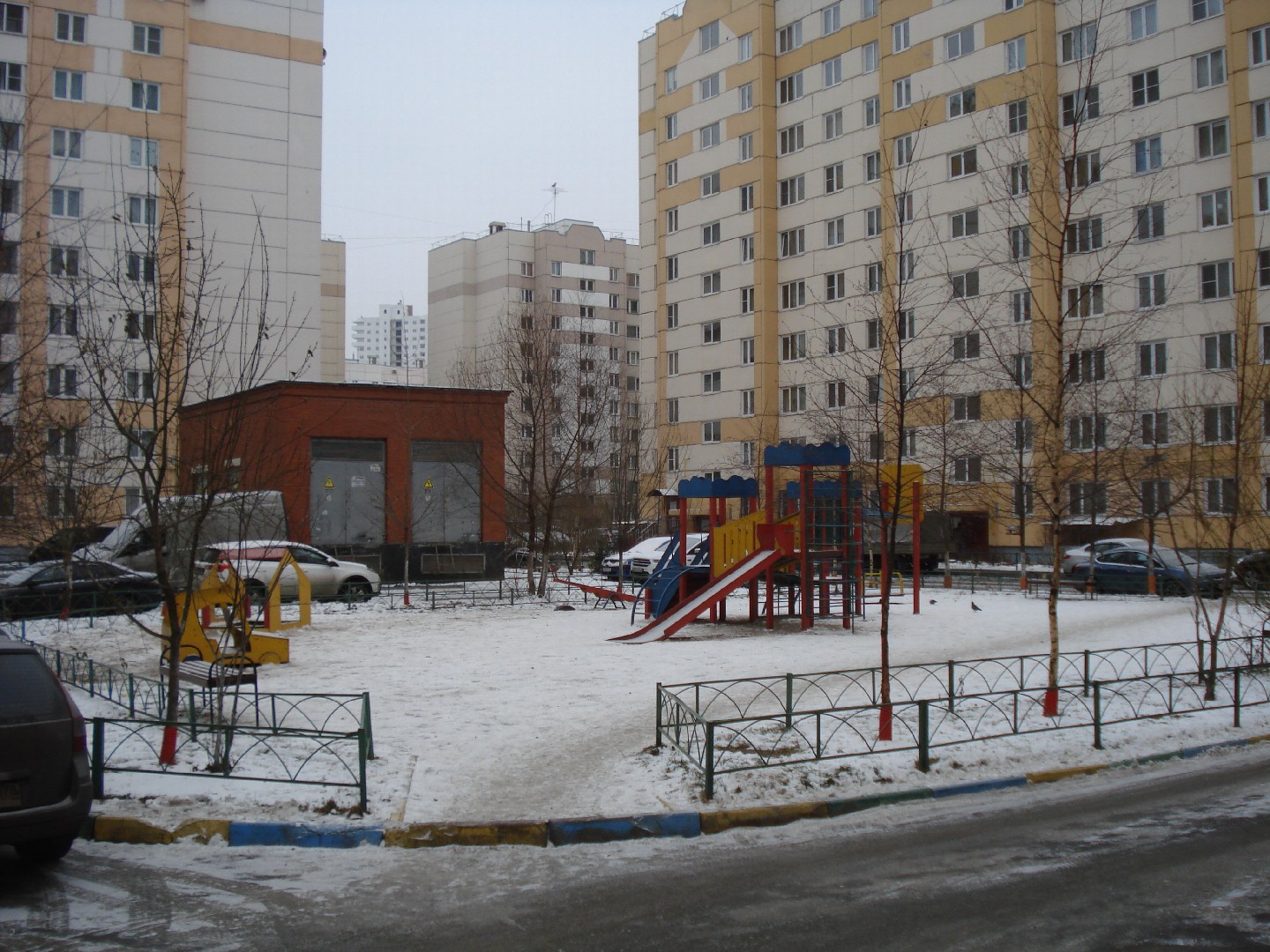 г. Санкт-Петербург, п. Шушары, ул. Первомайская, д. 19, к. 1-придомовая территория