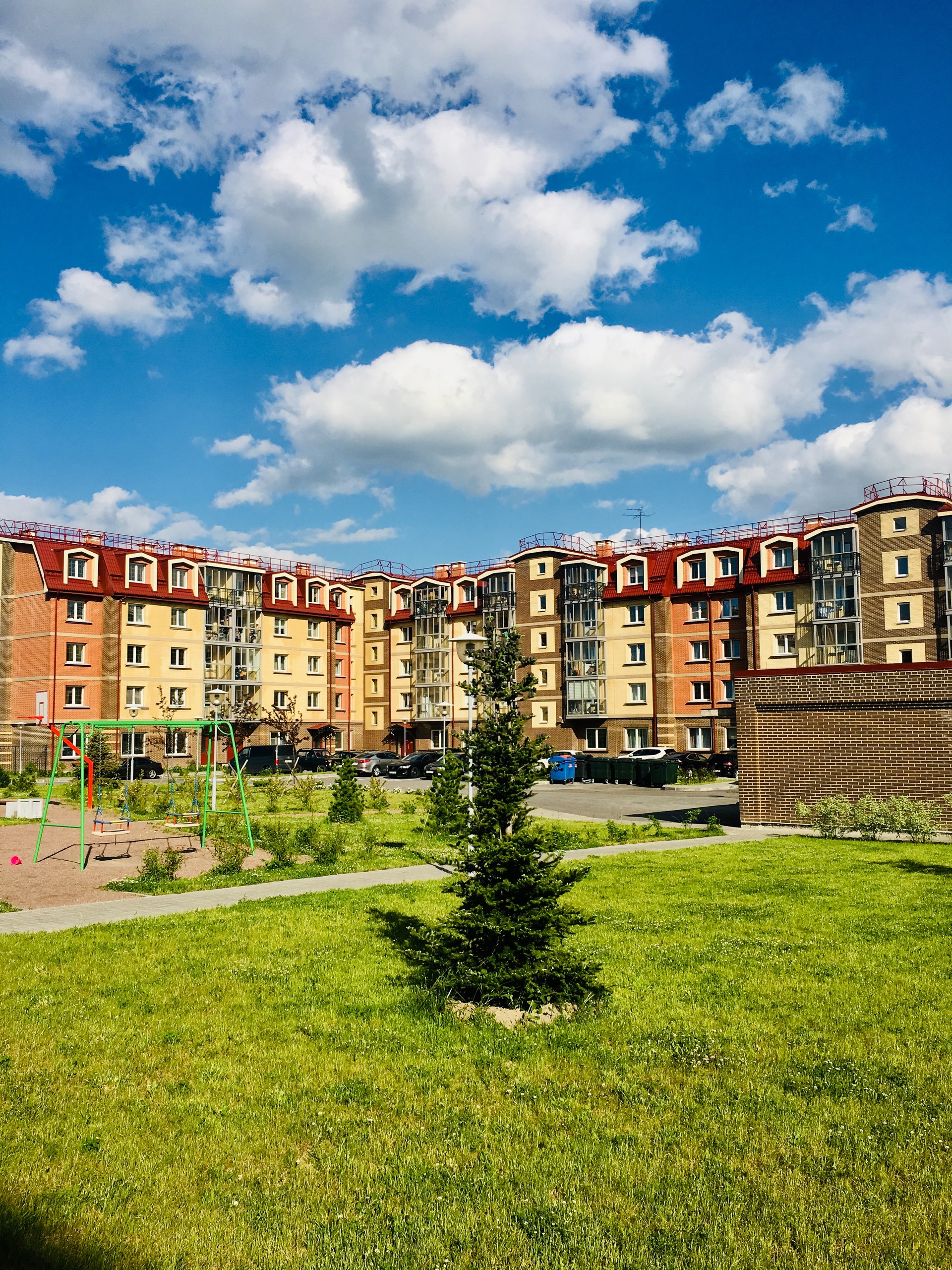 г. Санкт-Петербург, п. Шушары, ул. Переведенская (Пулковское), д. 8, стр. 2-придомовая территория