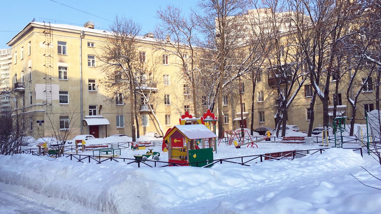 г. Санкт-Петербург, ш. Южное, д. 72-придомовая территория