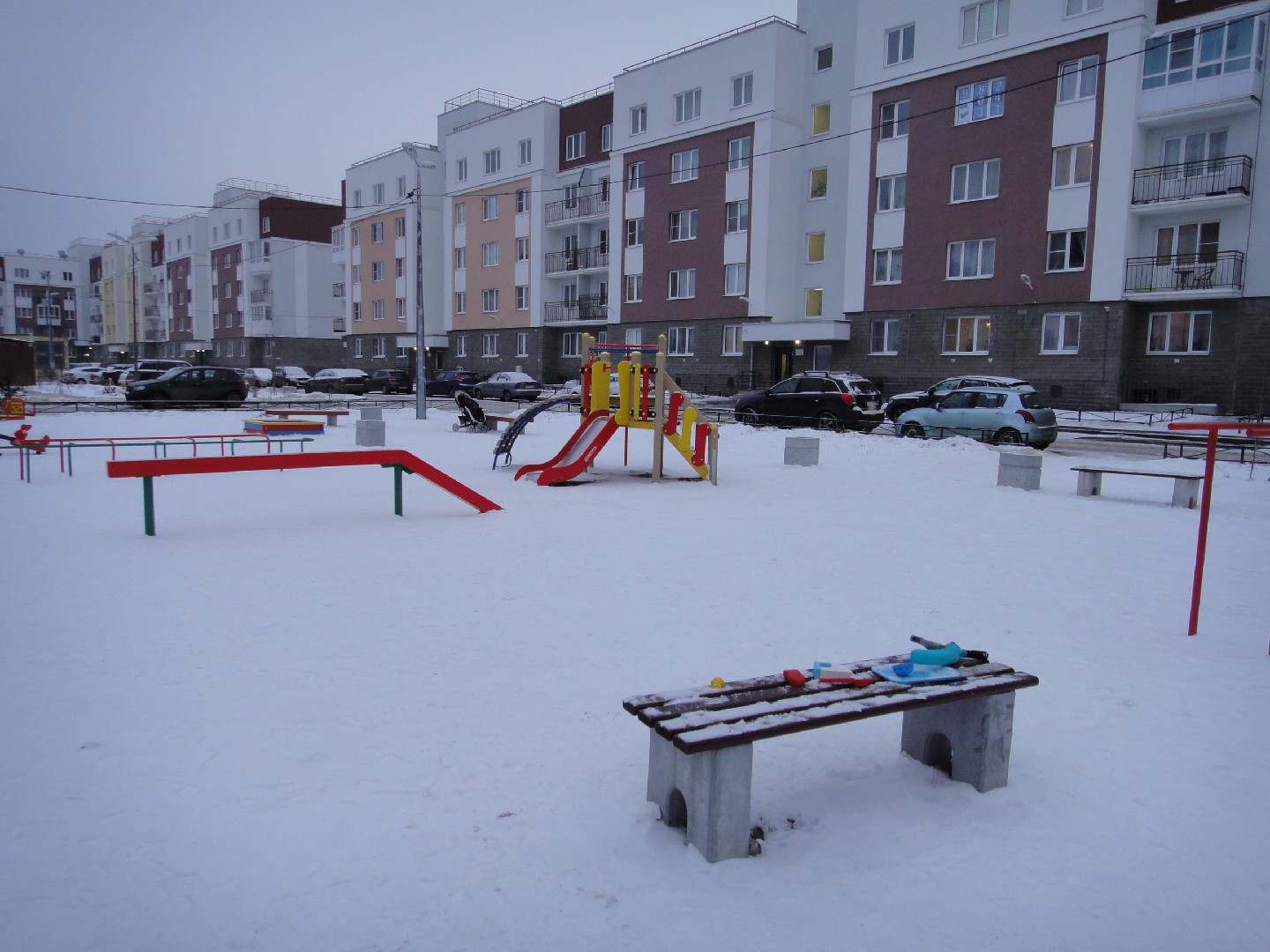 г. Санкт-Петербург, пр-кт. Юнтоловский, д. 49, к. 7, лит. А-придомовая территория