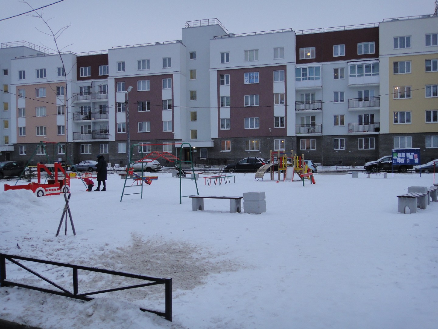 г. Санкт-Петербург, пр-кт. Юнтоловский, д. 49, к. 7, лит. А-придомовая территория