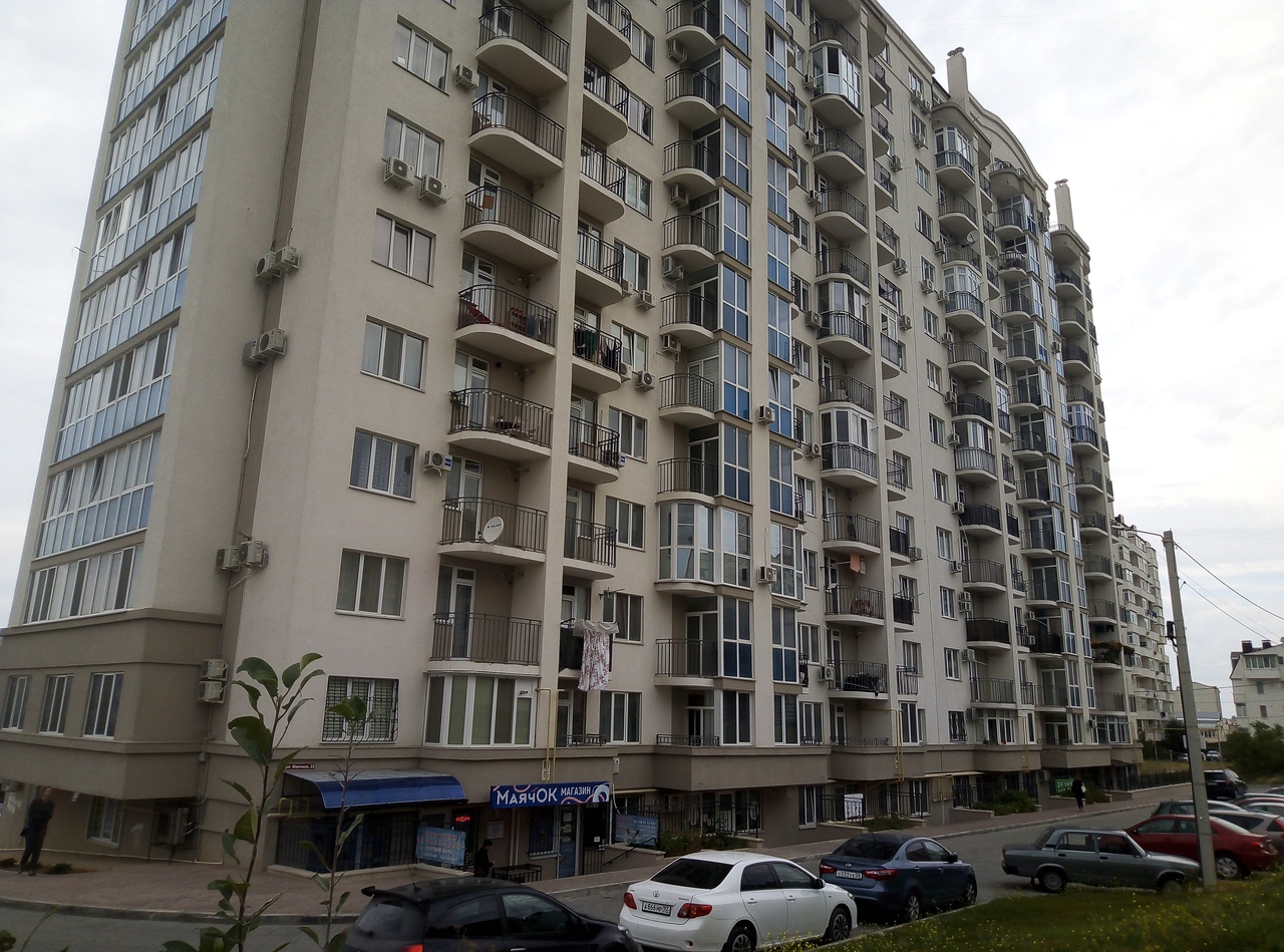 г. Севастополь, ул. Маячная, д. 33-фасад здания