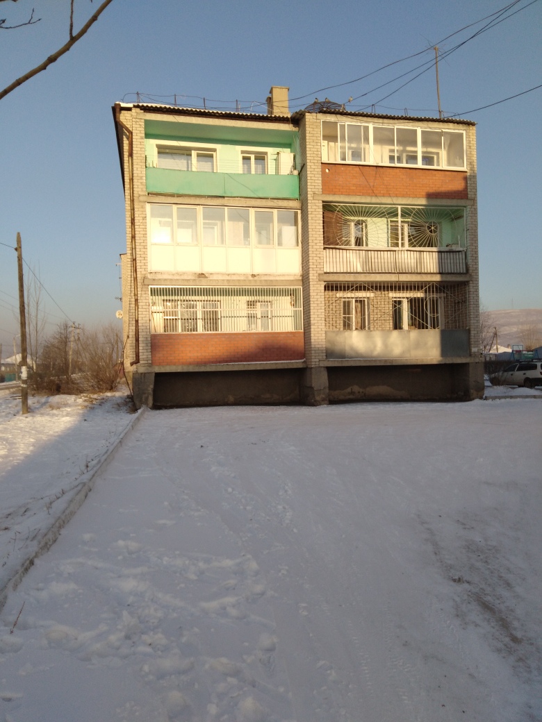 край. Забайкальский, р-н. Чернышевский, пгт. Чернышевск, ул. Первомайская, д. 29-фасад здания