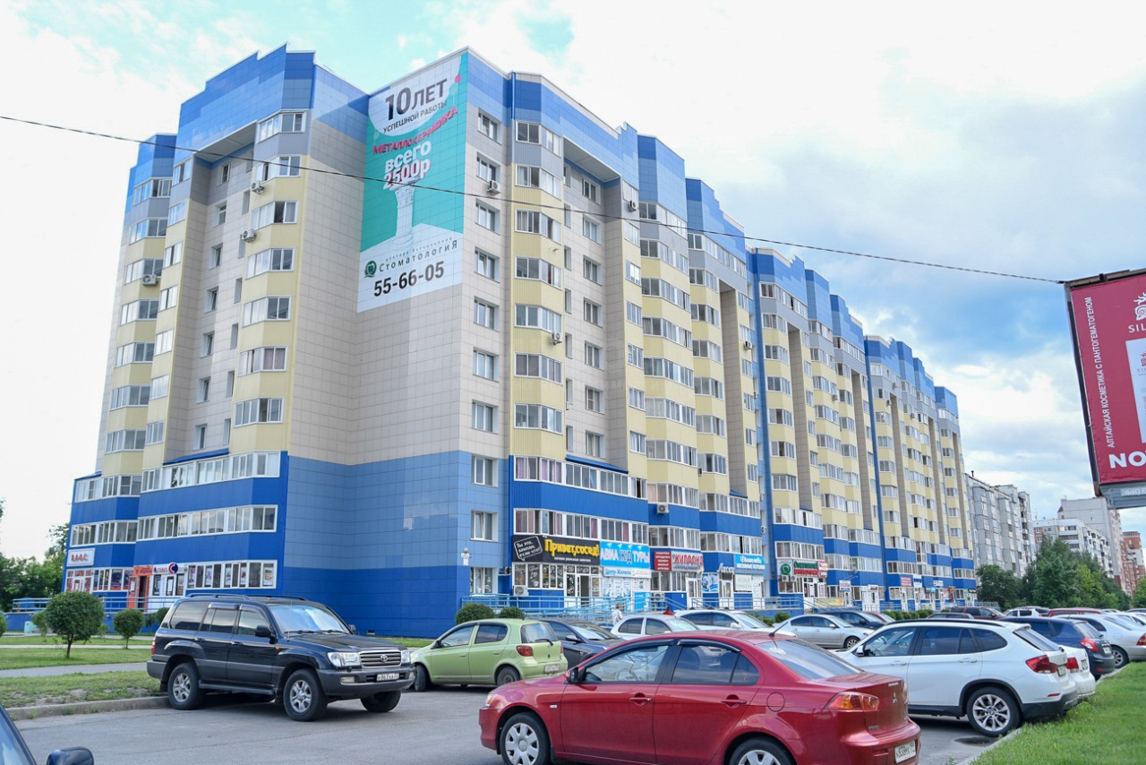 край. Алтайский, г. Барнаул, ул. Малахова, д. 83-фасад здания