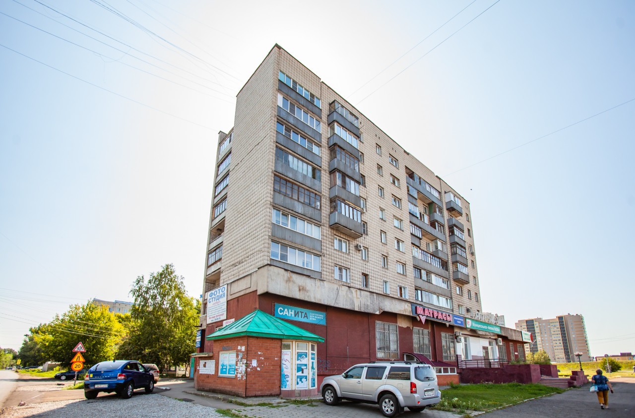край. Алтайский, г. Барнаул, ул. Малахова, д. 111-фасад здания