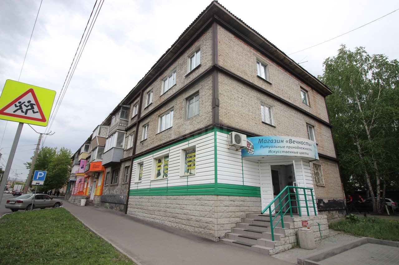 край. Алтайский, г. Барнаул, ул. Матросова, д. 13-фасад здания