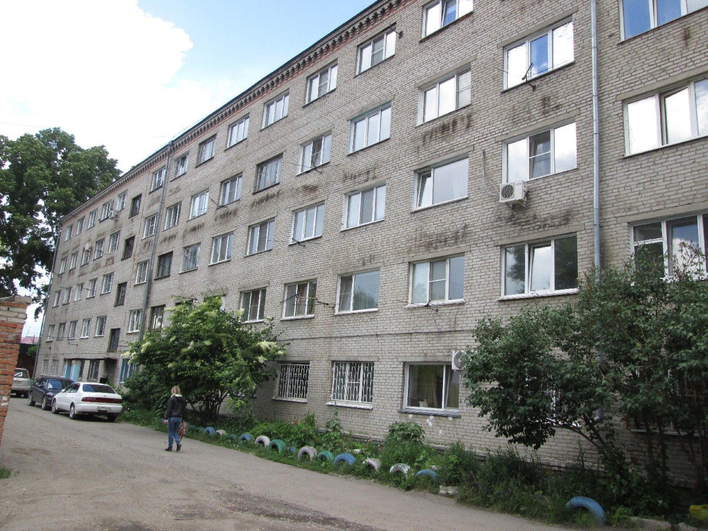 край. Алтайский, г. Барнаул, ул. Микронная, д. 137-фасад здания