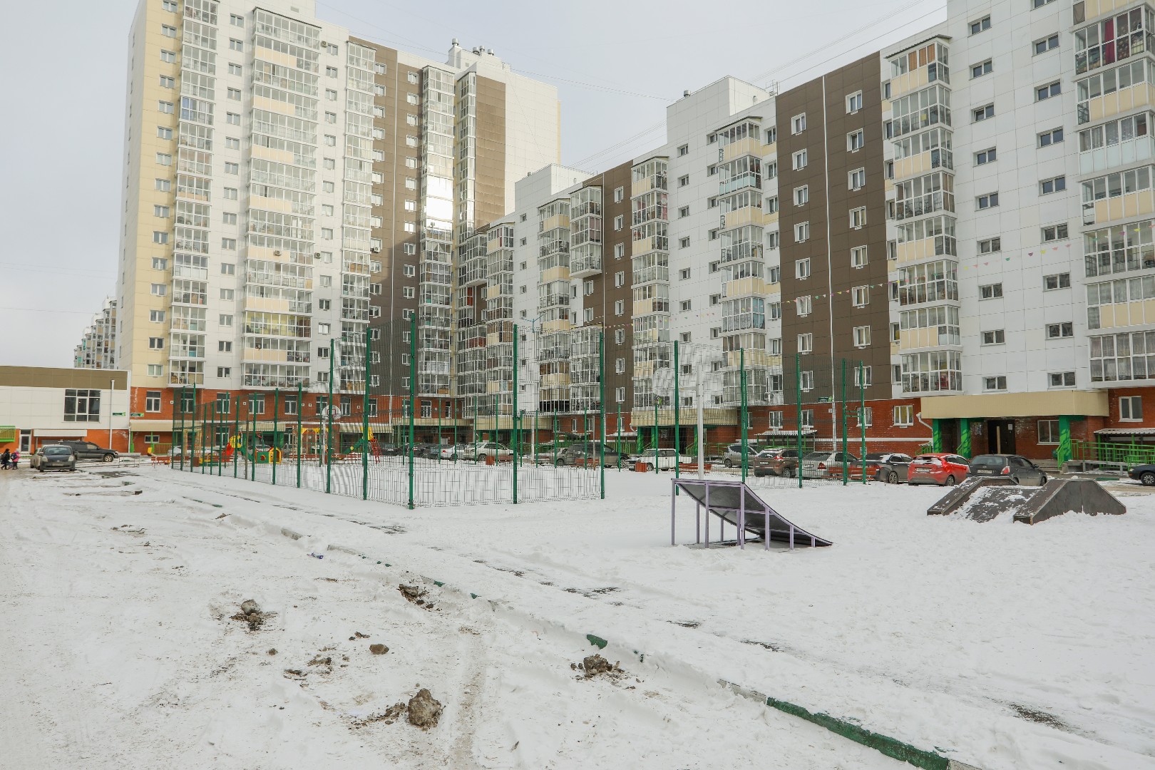 обл. Иркутская, г. Иркутск, пер. Академика Алексея Окладникова, д. 23-придомовая территория