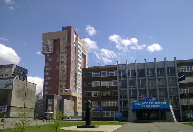 край. Алтайский, г. Барнаул, ул. Молодежная, д. 53-фасад здания