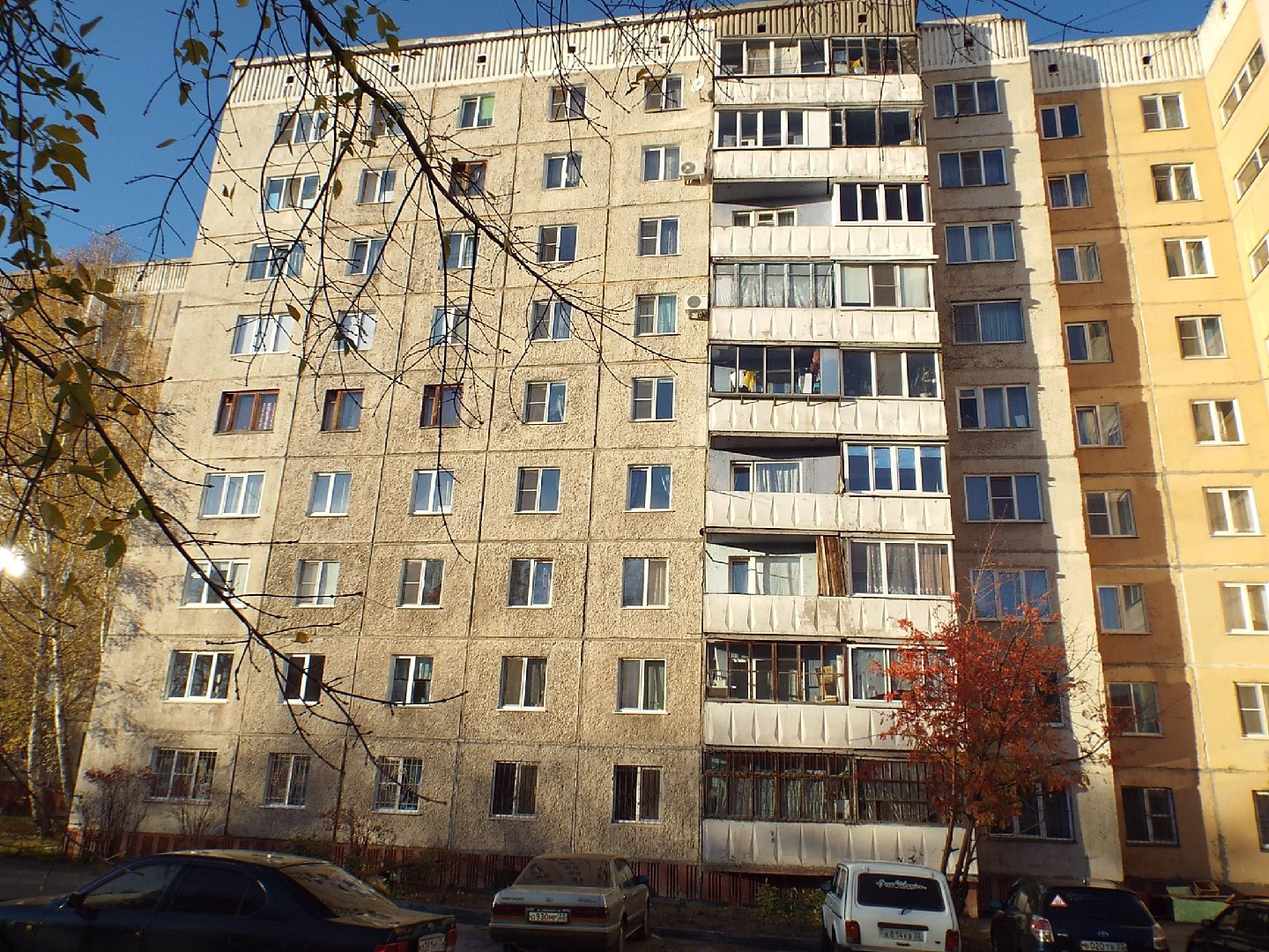 край. Алтайский, г. Барнаул, ул. Монтажников, д. 8-фасад здания