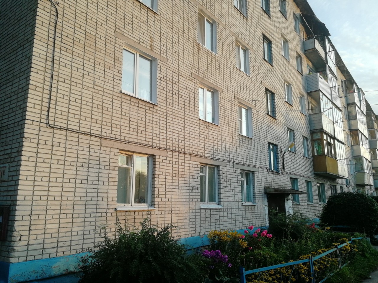 край. Алтайский, г. Барнаул, ул. Нагорная 6-я, д. 11б-фасад здания