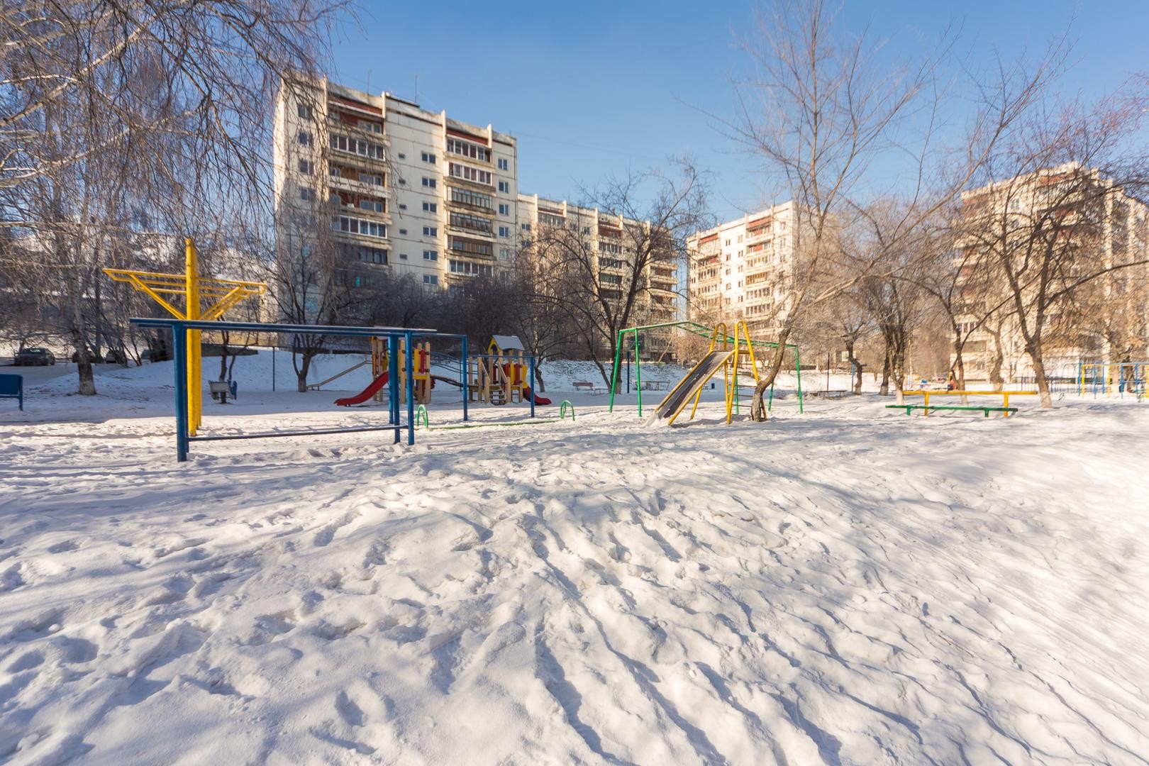 обл. Иркутская, г. Иркутск, мкр. Первомайский, д. 56-придомовая территория