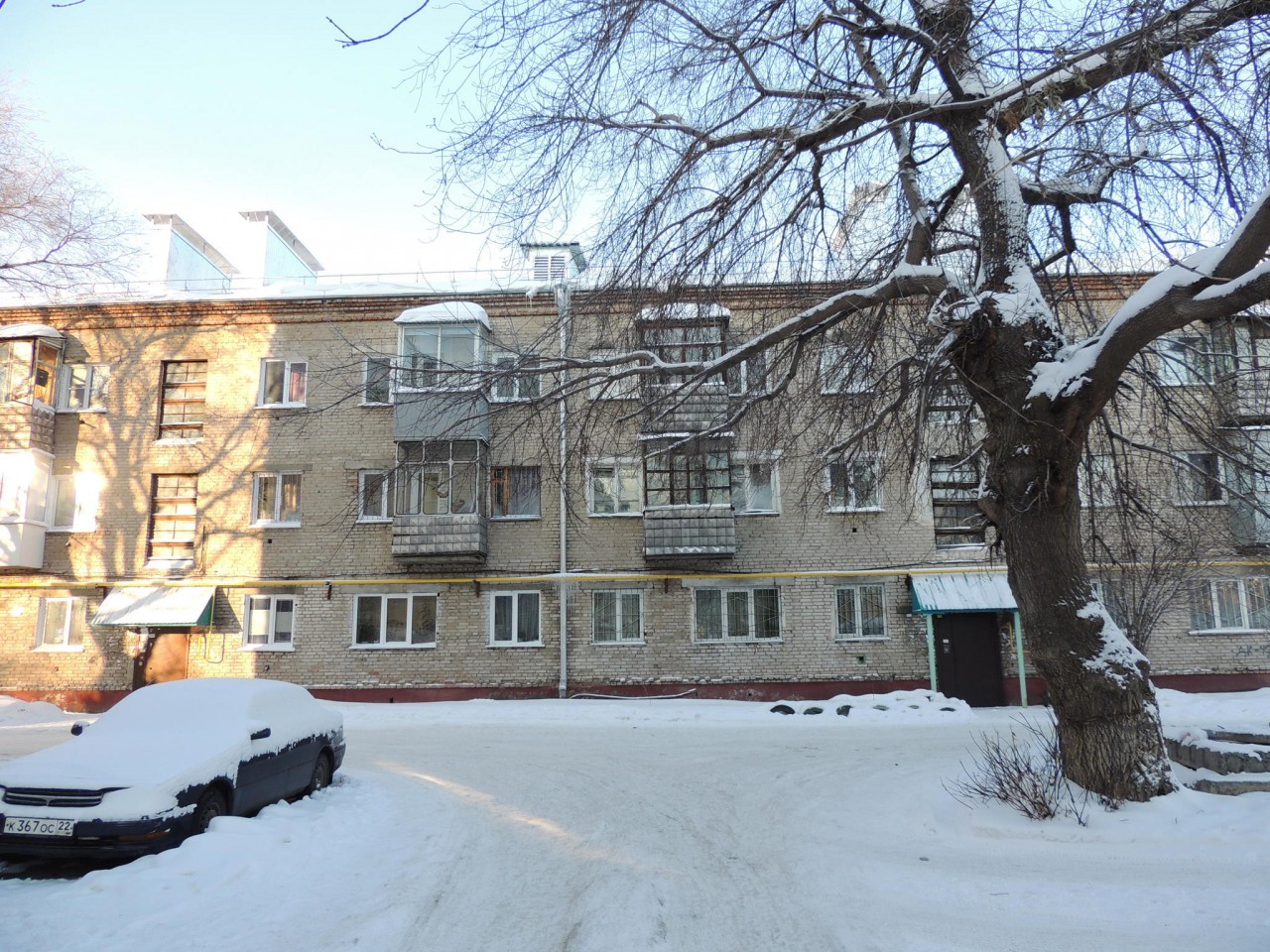 край. Алтайский, г. Барнаул, ул. Новороссийская, д. 27-фасад здания