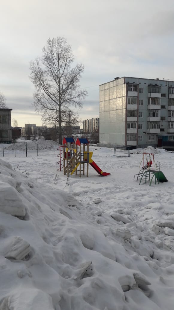 обл. Иркутская, г. Усть-Илимск, пр-кт. Дружбы Народов, д. 42-придомовая территория