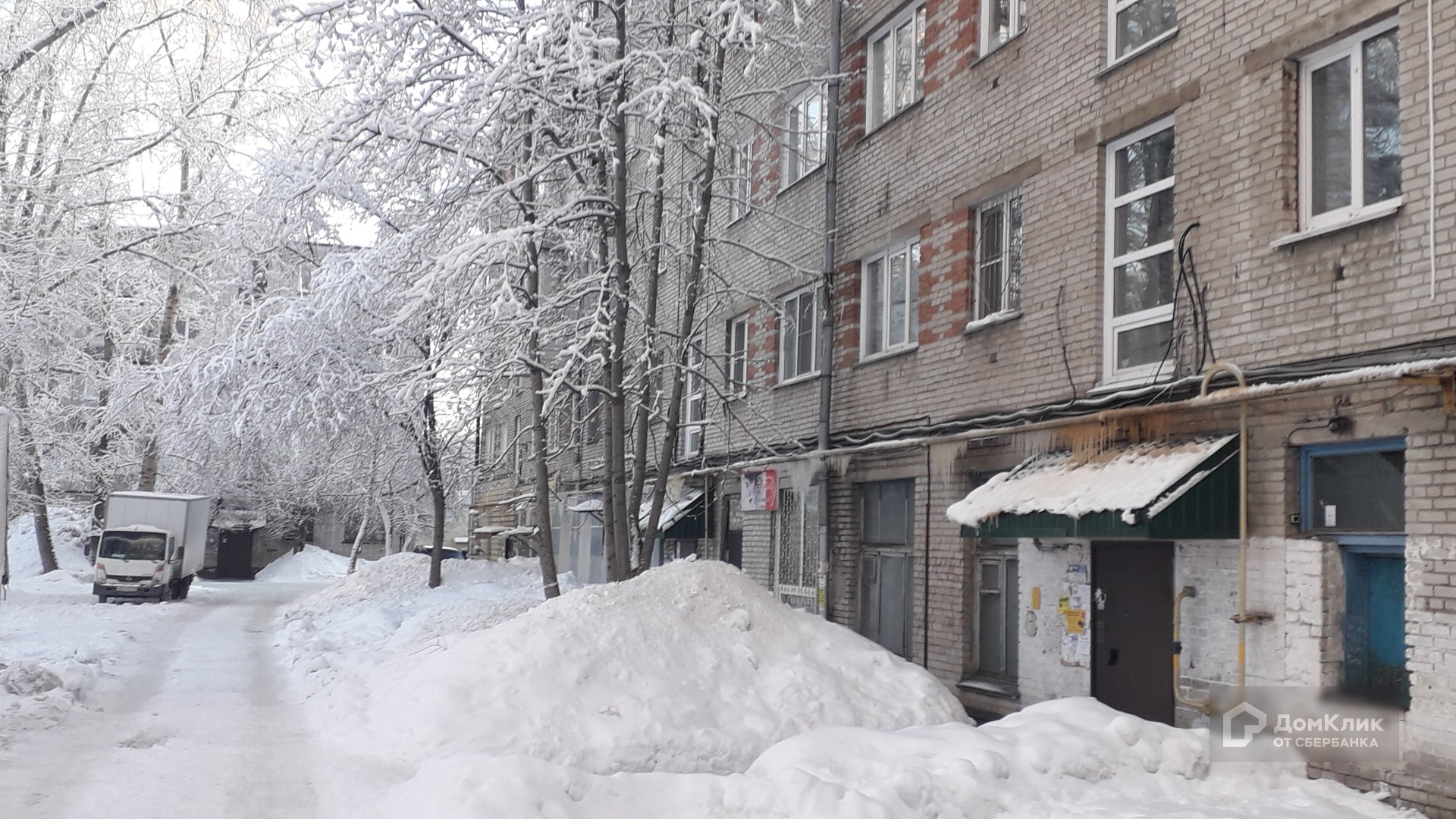 край. Алтайский, г. Барнаул, ул. Новосибирская, д. 32-фасад здания