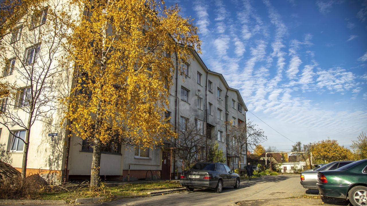 обл. Калининградская, р-н. Гурьевский, п. Малое Исаково, ул. Пушкинская, д. 8-фасад здания