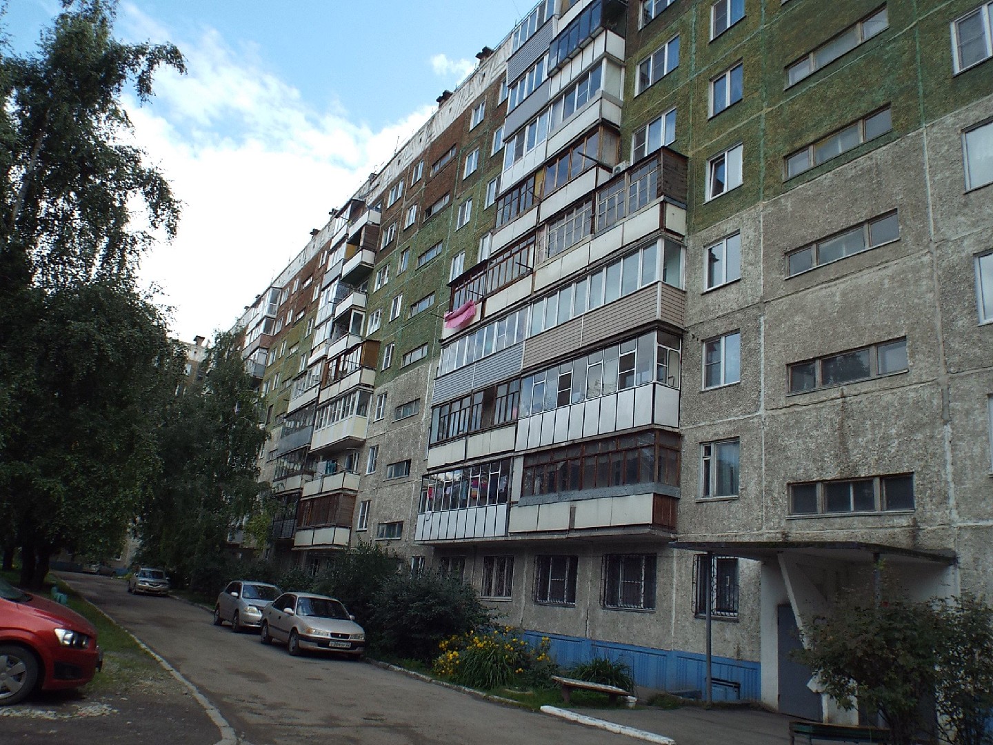 край. Алтайский, г. Барнаул, ул. Панфиловцев, д. 18-фасад здания