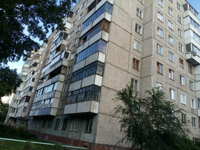 край. Алтайский, г. Барнаул, ул. Панфиловцев, д. 20-фасад здания
