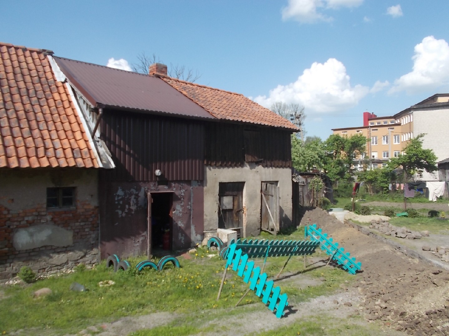 обл. Калининградская, р-н. Озерский, г. Озерск, ул. Суворова, д. 18-фасад здания