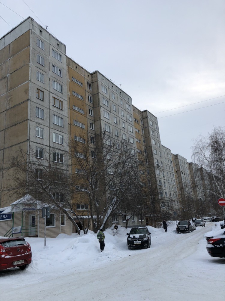край. Алтайский, г. Барнаул, ул. Папанинцев, д. 121-фасад здания