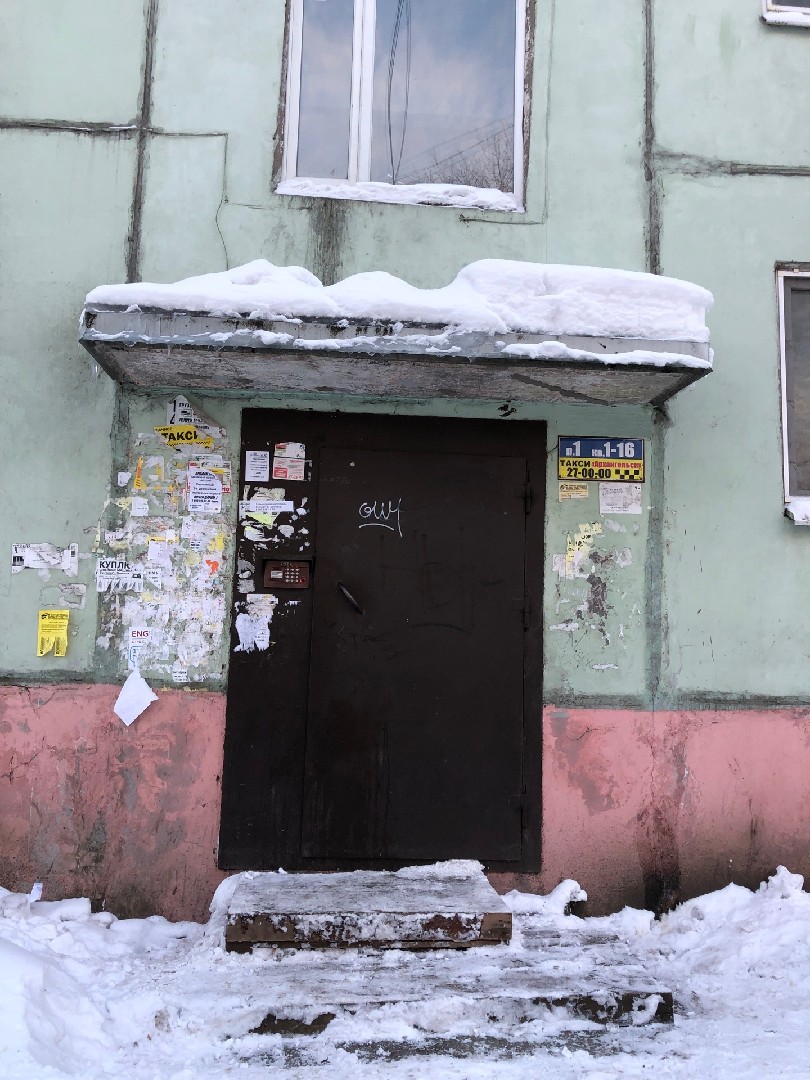 обл. Архангельская, г. Архангельск, ул. Химиков, д. 5-вход снаружи