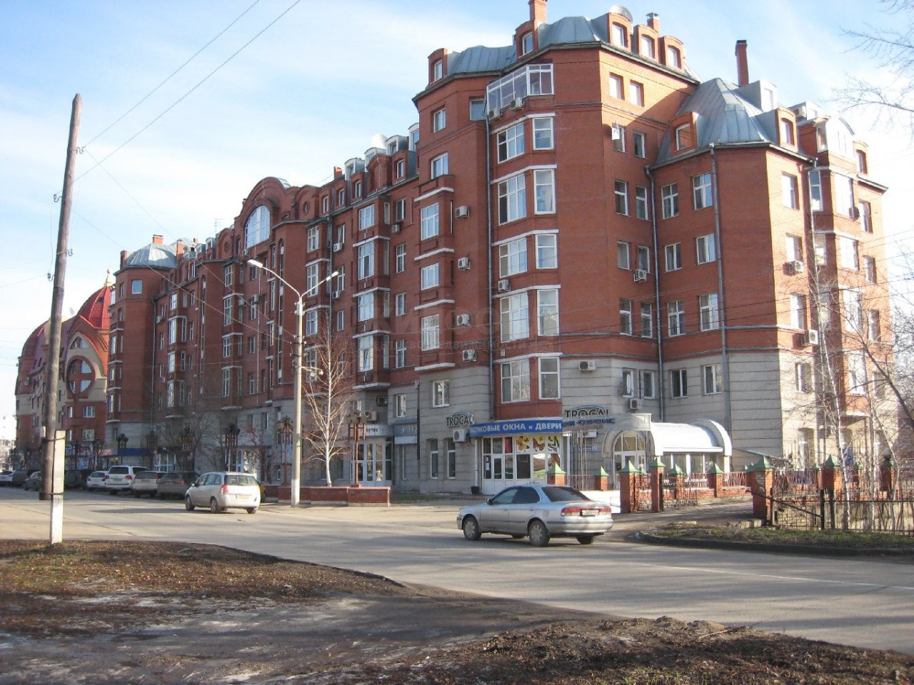 край. Алтайский, г. Барнаул, ул. Партизанская, д. 83-фасад здания