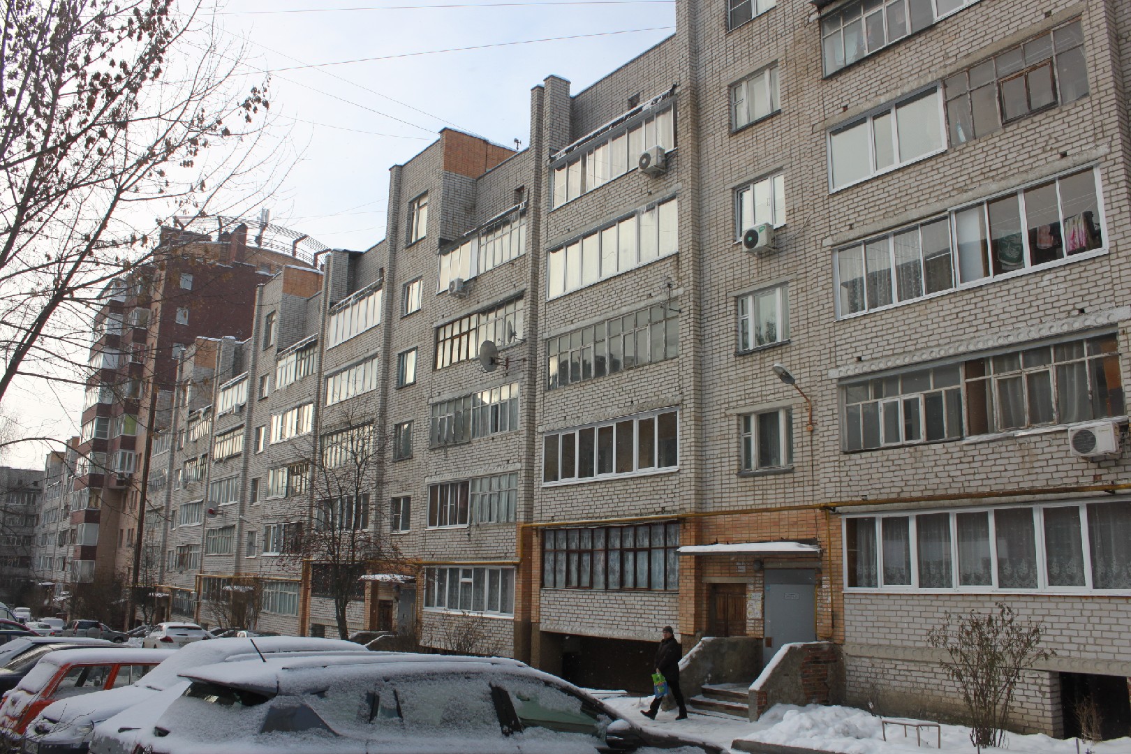 обл. Калужская, г. Калуга, ул. Гагарина, д. 8-фасад здания