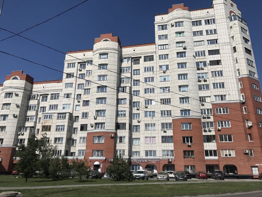 край. Алтайский, г. Барнаул, ул. Партизанская, д. 132-фасад здания