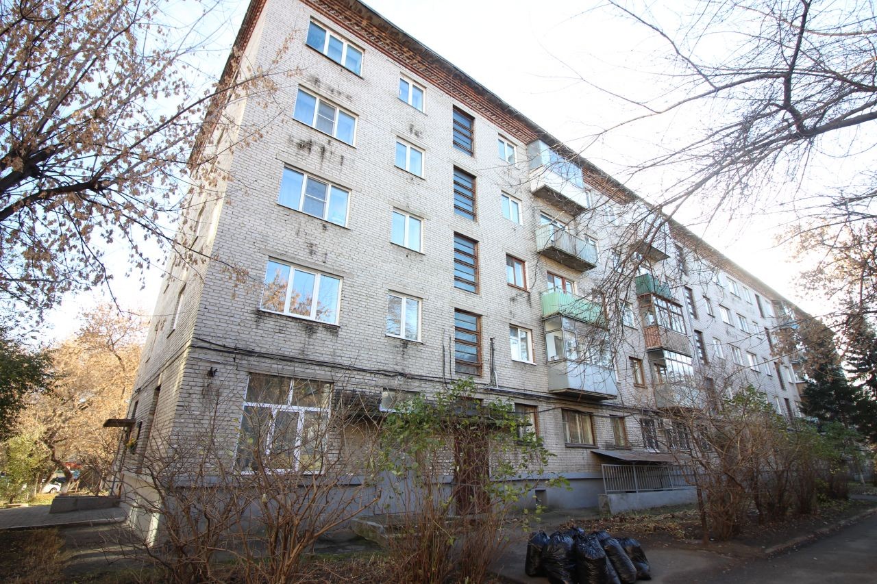 край. Алтайский, г. Барнаул, ул. Песчаная, д. 74-фасад здания