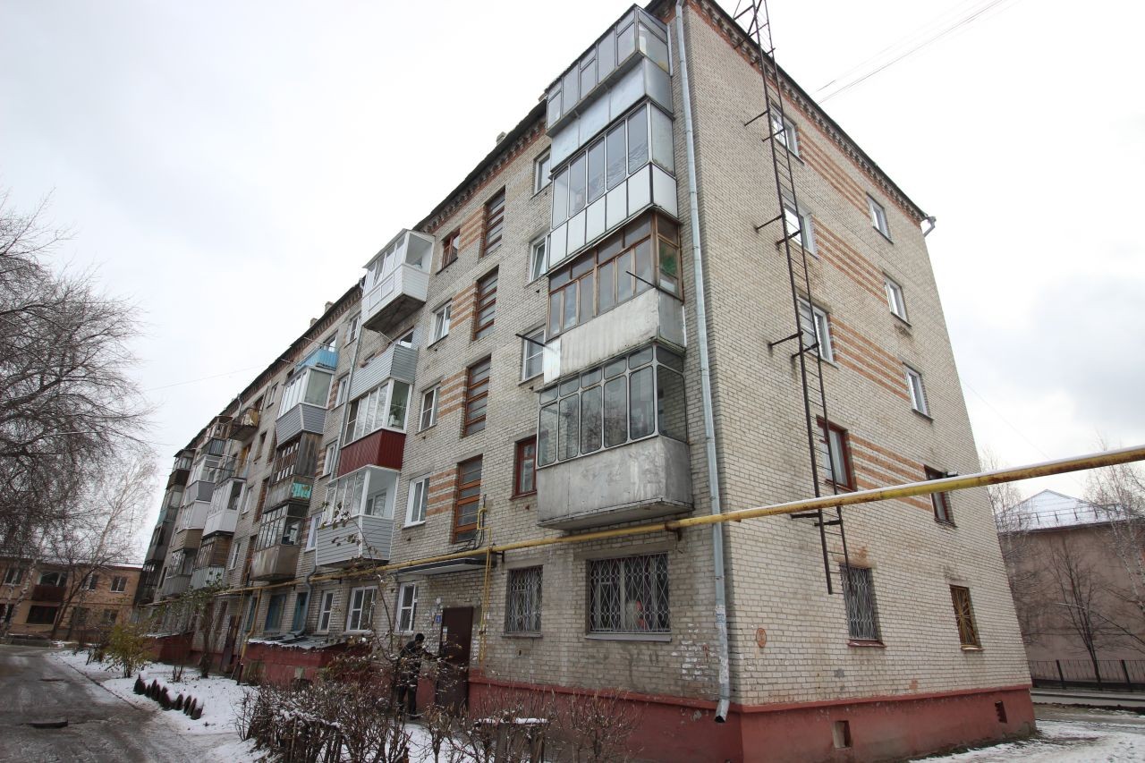 край. Алтайский, г. Барнаул, ул. Петра Сухова, д. 56-фасад здания
