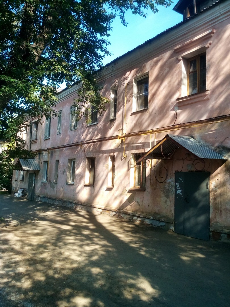 край. Алтайский, г. Барнаул, ул. Петра Сухова, д. 57-фасад здания